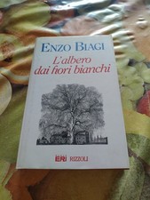 L'Albero Dai Fiori Bianchi