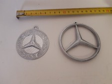 Nr. 2 medagliette portachiavi Mercedes Benz per quadretti esposizione Collezione