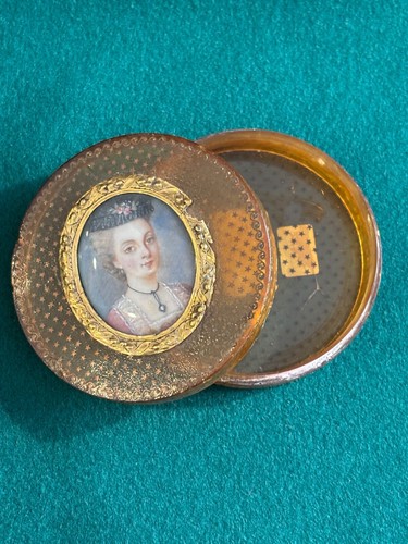 Snuff box antique with
