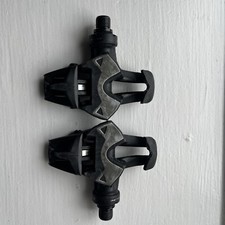 Pedali senza clip da strada