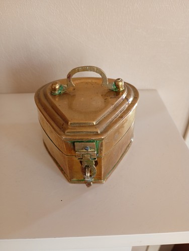 Vtg heart shaped - heart, trinket