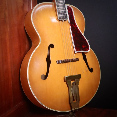 Archtop acustico speciale
