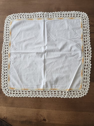 Centrino cotone bianco bordato