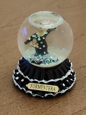 Palla di vetro con neve