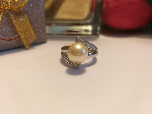 Anello con una - , di