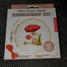Kikkerland Mini Kit Ricamo