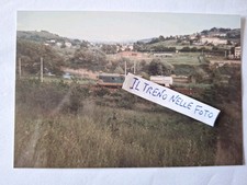 Fotografia Locomotore Diesel FS D 345 al traino di un carro cisterna a 2 assi