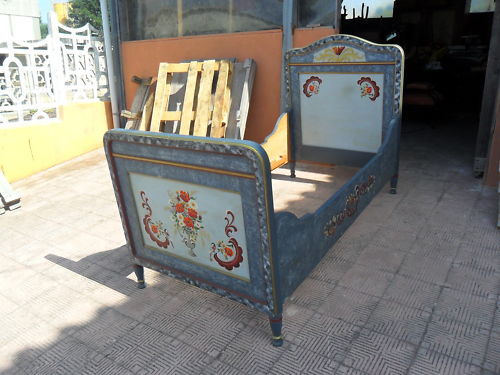 Letto tirolese dipinto metà - tirolese,