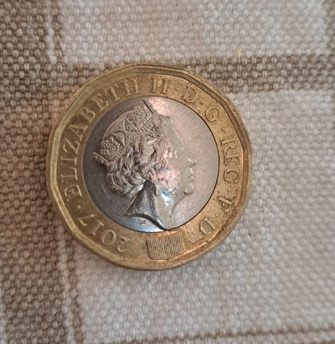 One pound coin 2017 - one, 2017-