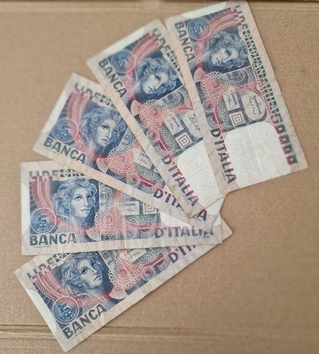 Una cinquantamila 50000 lire - una,