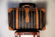 Valigia Fendi autentica, in tela pequin stripe nera e canvas e pelle naturale