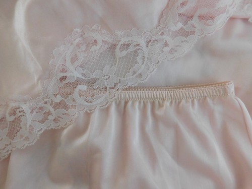 Maidenform half slip - slip, sweet
