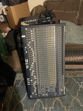 Behringer EURODESK MX2442A