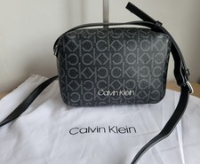 Calvin Klein "Must Camera Bag