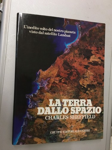 Libro terra dallo spazio - la,