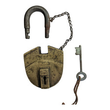 Vecchio antico lucchetto a pad