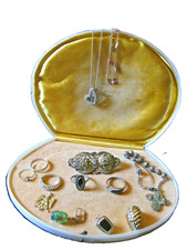 lotto di anelli - spille- scatola - orecchini - collane - 