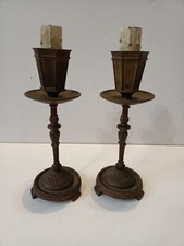 Bella coppia di vecchi candelieri in ottone da elettrificare