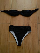 Bikini a fascia con slip sgambato