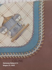 Celine, foulard in seta, ottime condizioni, usato pochissimo. Misura 84x84o