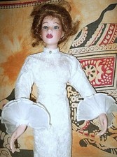 BAMBOLA SPOSA IN PORCELLANA 60cm.