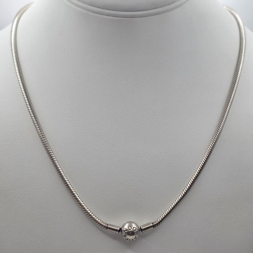 Collana con ciondolo catena
