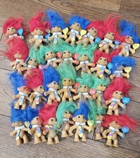 Lotto di 28 bambole vintage Russ Troll San Valentino con cravatte e insegne #1 papà, amore, nonno