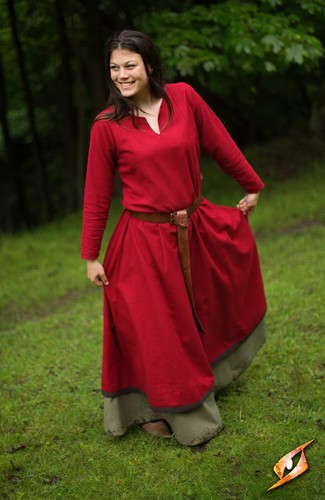 Abito rosso basic medievale