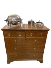 Originale antico cassettone in