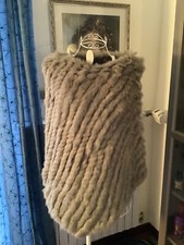 Poncho pelliccia coprispalle grigio splendido, caldo