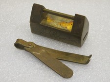 antico piccolo LUCCHETTO con CHIAVE apertura segreta decorato inciso meccanico