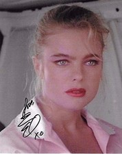 Foto firmata Erika Eleniak