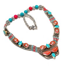 Collana con pietre preziose