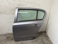 B3112 PORTA PORTIERA POSTERIORE SINISTRA SX OPEL ASTRA H BERLINA GRIGIO 94710105