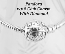 Raro ciondolo Pandora