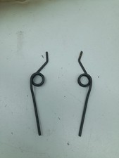 PAIR OF SPRINGS LOCKS RIGHT SX