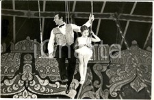 1970 ca ITALIA CIRCO MEDRANO Numero al trapezio con bambina (1) Foto 30x20 cm