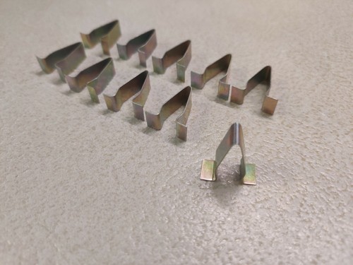 Clips ressort en - à,