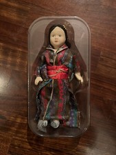 Bambola Di Porcellana Collezione Dal Mondo Fabbri Editori