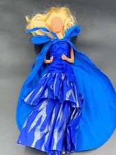 Barbie vintage con abito elegante blu