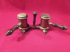 Vecchia coppia di spargisale e