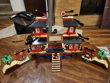 LEGO Ninjago 2507 Tempio del Fuoco. Minifigures incomplete e drago mancante.