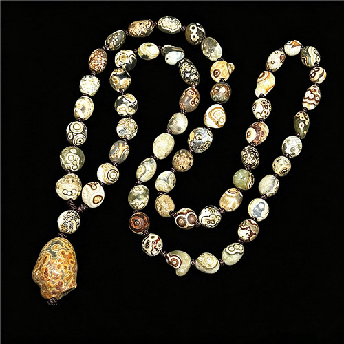 Collana con ciondolo esemplare