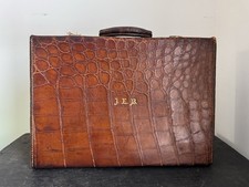 Antica valigia da viaggio in