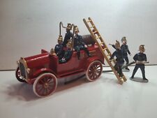 VEICOLO DEI POMPIERI CON SCALA - FIRE ENGINE TRUCK WITH LADDER AND FIREFIGHTERS