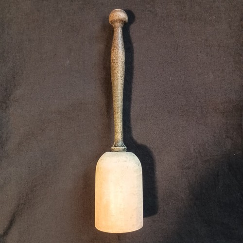 Antico pestello schiacciatore