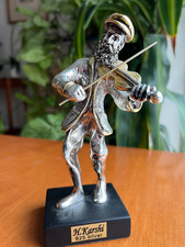 Statuina violinista H Karshi