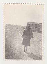 Bella attraente giovane donna