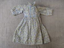 Petite robe poupée griffée