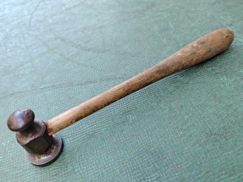 Antico martello cesellaio con